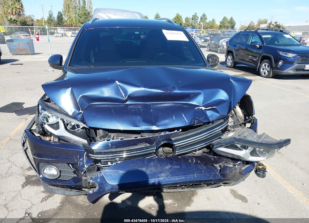 2016 VOLKSWAGEN TIGUAN VIN: WVGAV7AX9GW085420