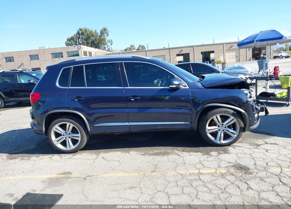 2016 VOLKSWAGEN TIGUAN VIN: WVGAV7AX9GW085420