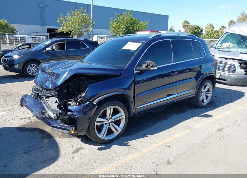 2016 VOLKSWAGEN TIGUAN VIN: WVGAV7AX9GW085420