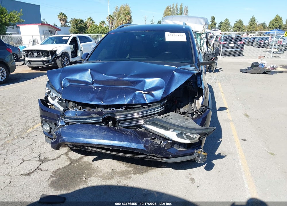 2016 VOLKSWAGEN TIGUAN VIN: WVGAV7AX9GW085420