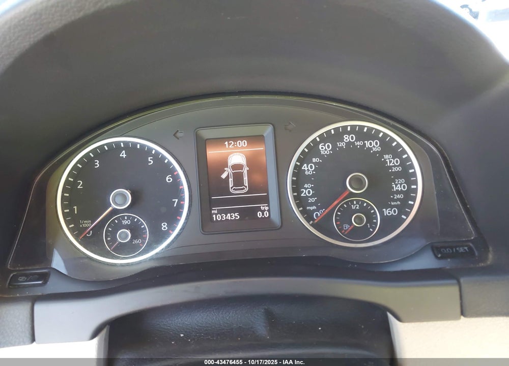 2016 VOLKSWAGEN TIGUAN VIN: WVGAV7AX9GW085420