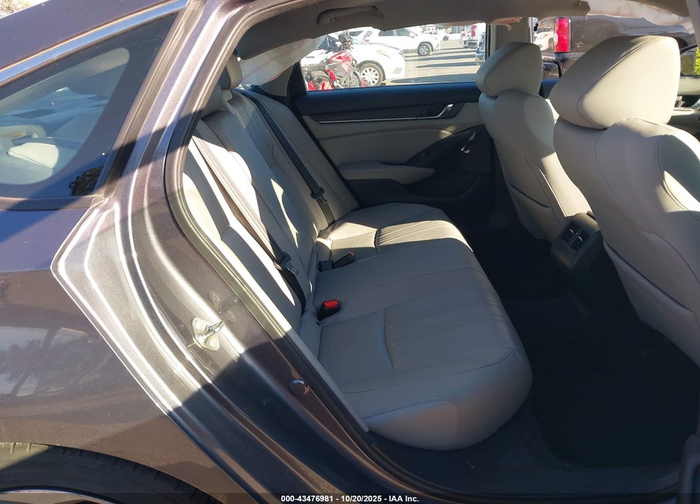 2018 HONDA ACCORD VIN: 1HGCV2F97JA027614