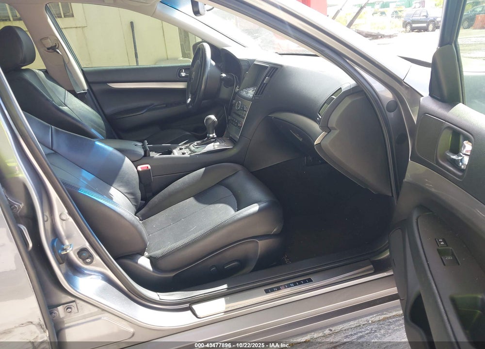 2015 INFINITI Q40 VIN: JN1CV6AP1FM580506