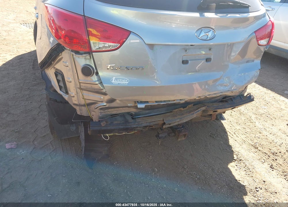 2015 HYUNDAI TUCSON SE VIN: KM8JUCAG0FU117922