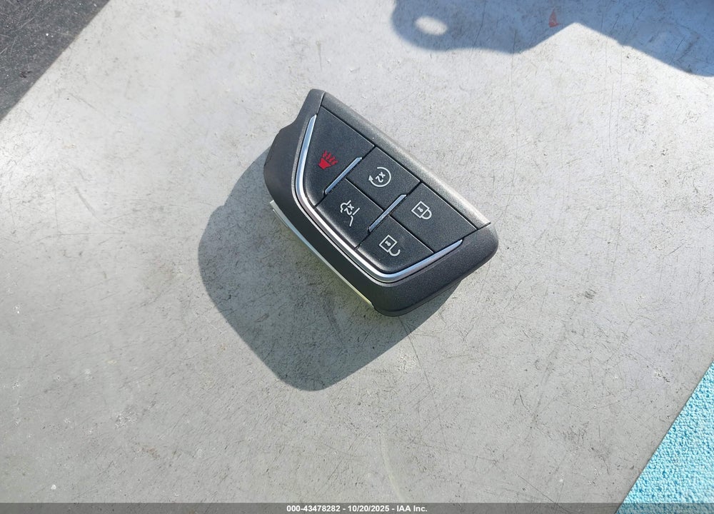 2024 CADILLAC XT4 FWD LUXURY VIN: 1GYAZAR45RF112366