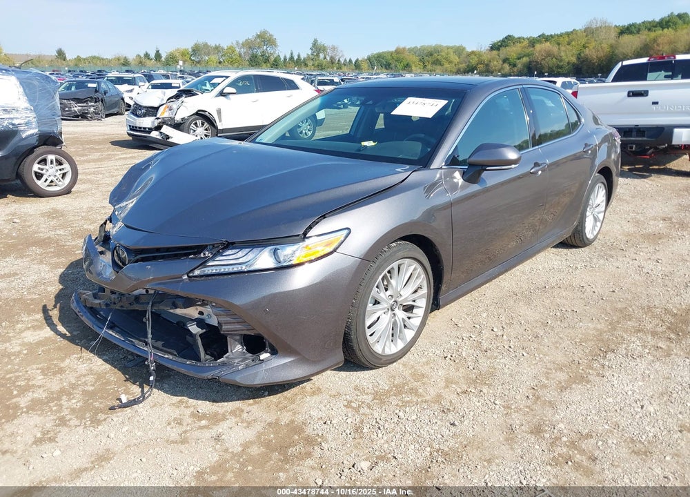 2018 TOYOTA CAMRY XLE VIN: 4T1B11HK5JU137197
