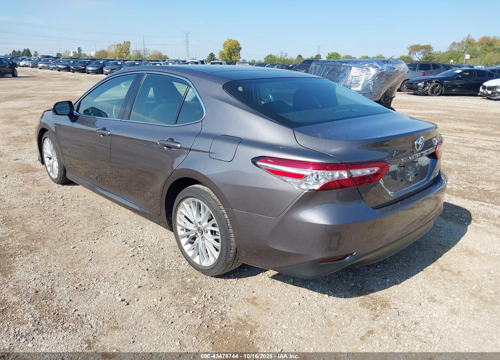 2018 TOYOTA CAMRY XLE VIN: 4T1B11HK5JU137197