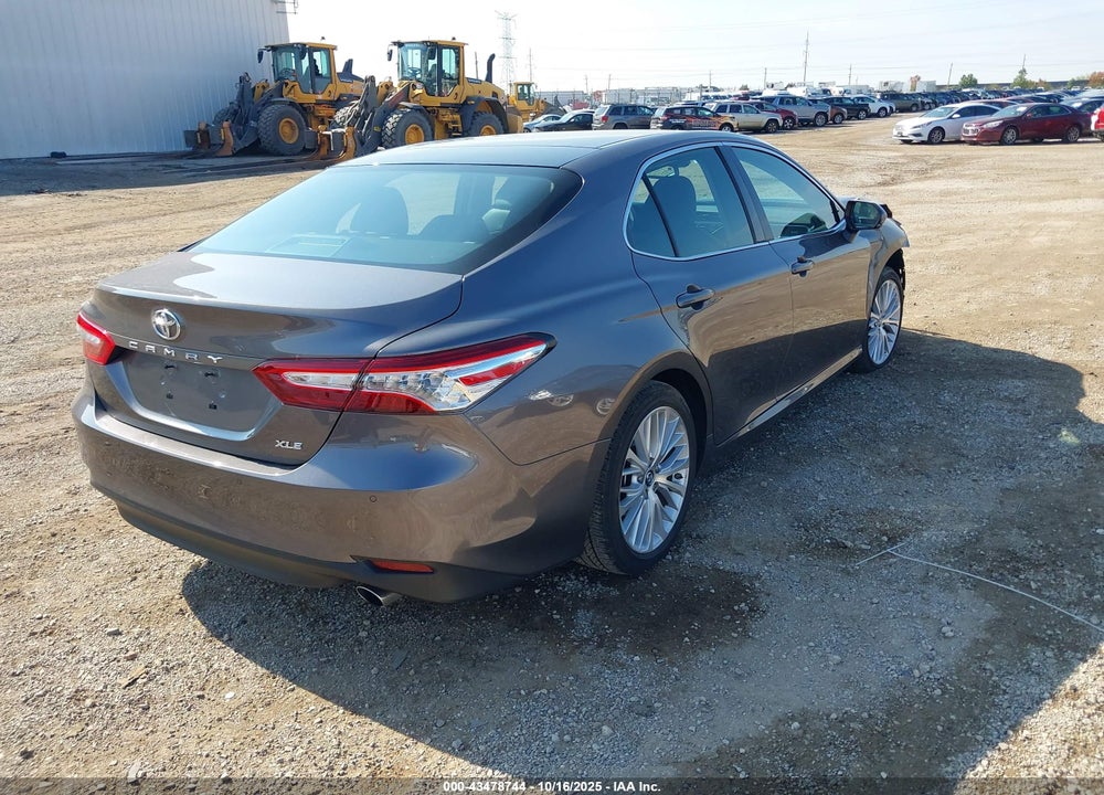 2018 TOYOTA CAMRY XLE VIN: 4T1B11HK5JU137197