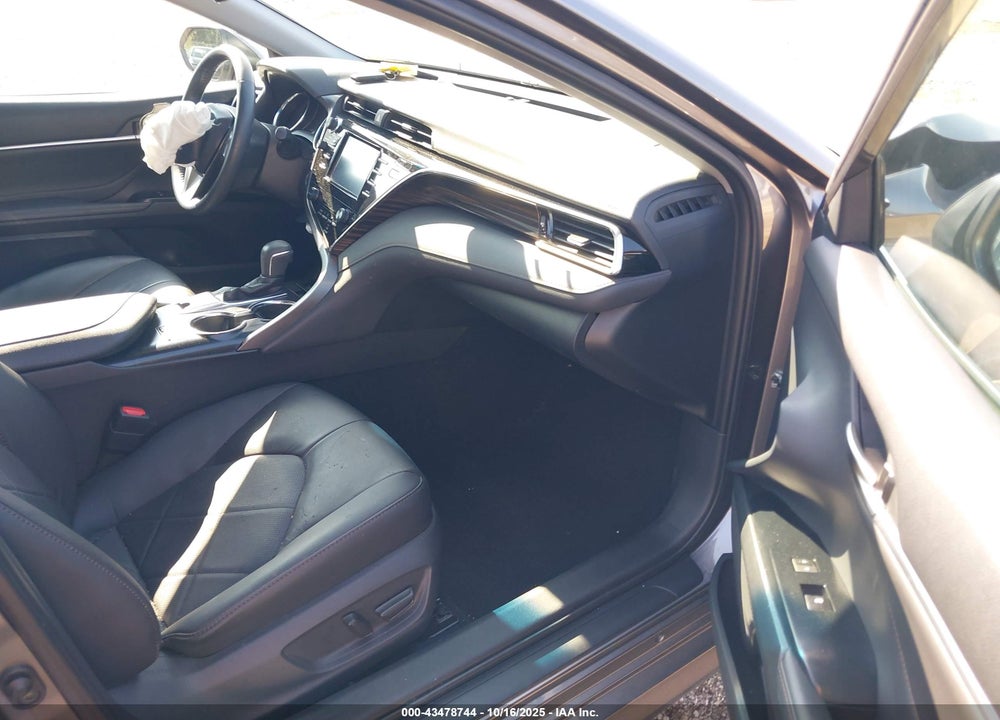 2018 TOYOTA CAMRY XLE VIN: 4T1B11HK5JU137197