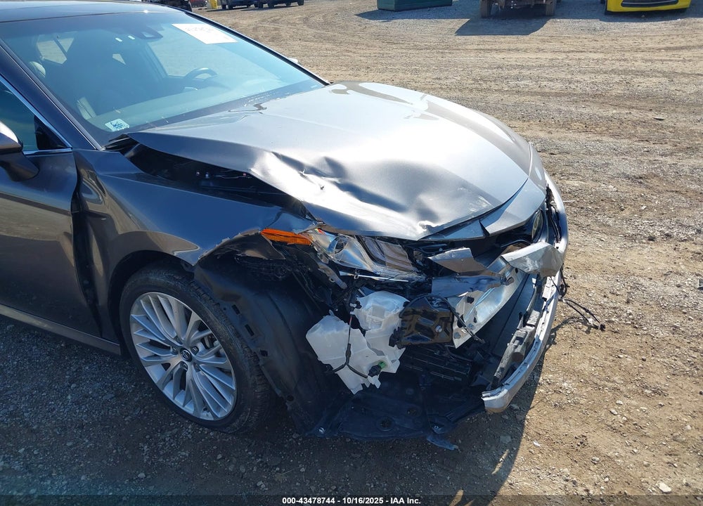 2018 TOYOTA CAMRY XLE VIN: 4T1B11HK5JU137197