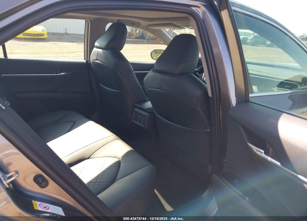 2018 TOYOTA CAMRY XLE VIN: 4T1B11HK5JU137197