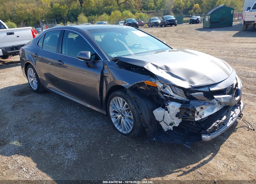 2018 TOYOTA CAMRY XLE VIN: 4T1B11HK5JU137197