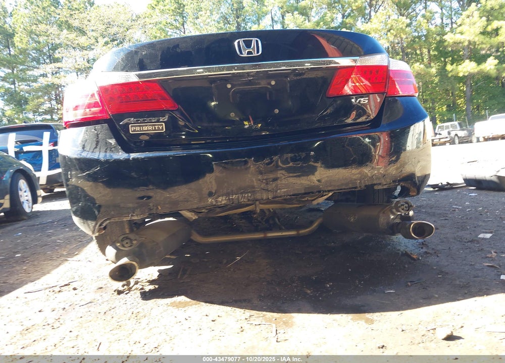2013 HONDA ACCORD VIN: 1HGCR3F85DA024538