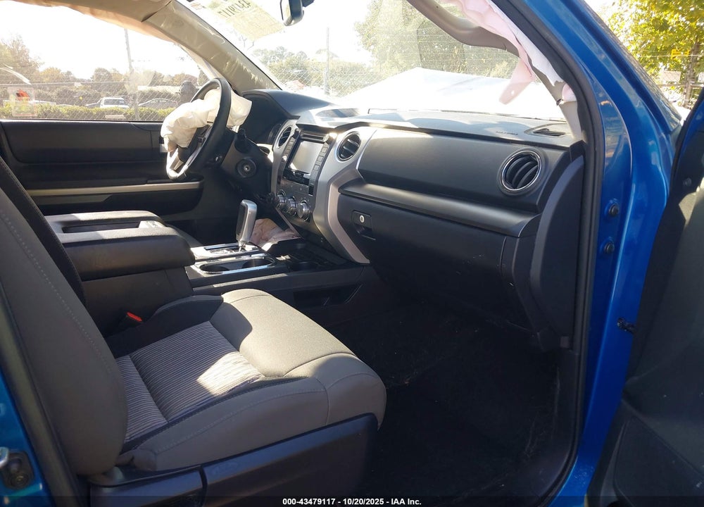 2017 TOYOTA TUNDRA SR5 5.7L V8 VIN: 5TFDW5F11HX676506