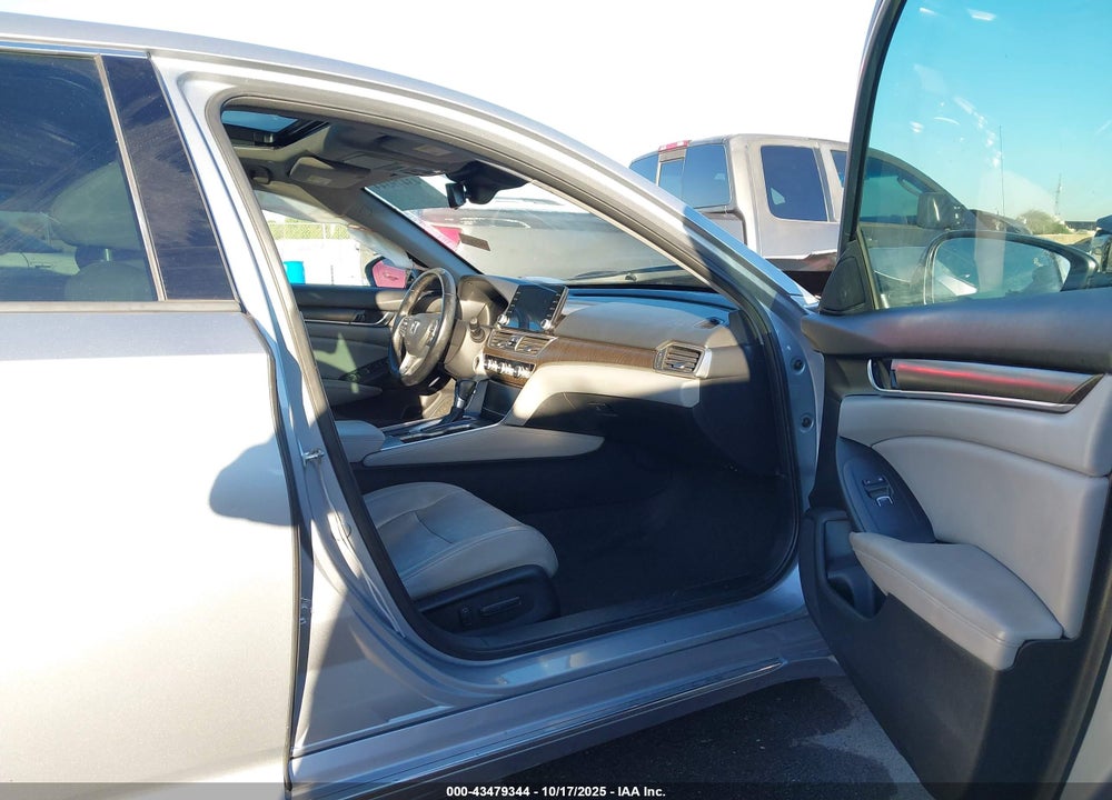 2018 HONDA ACCORD VIN: 1HGCV1F65JA081008