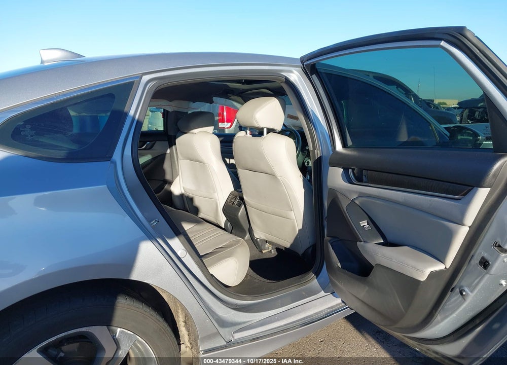 2018 HONDA ACCORD VIN: 1HGCV1F65JA081008