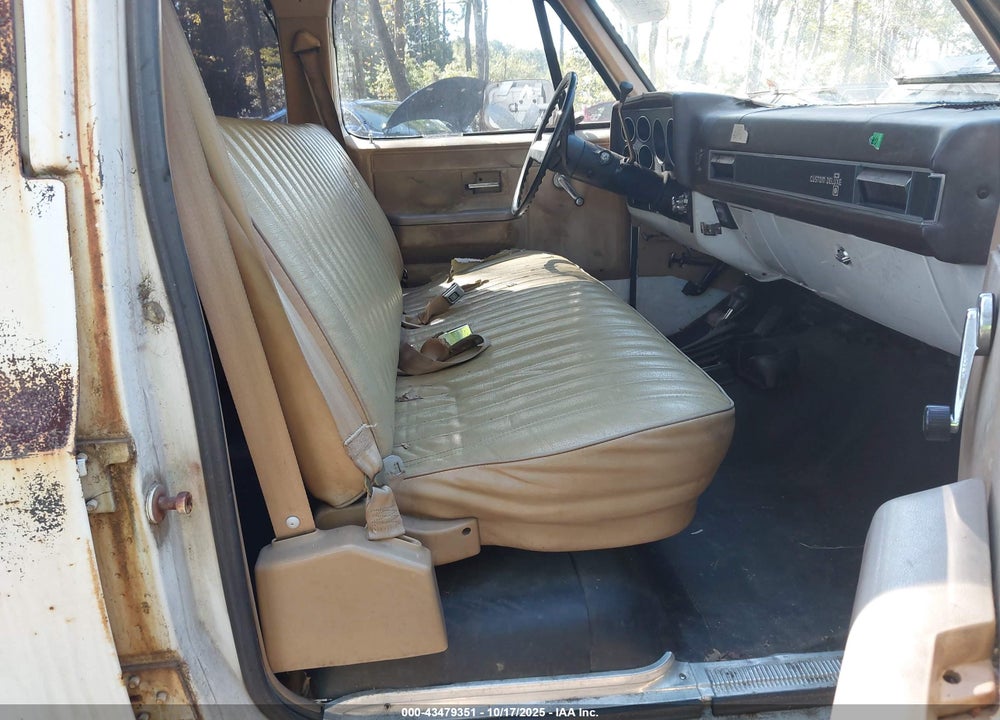 1987 CHEVROLET SUBURBAN V200 VIN: 1GNGV26K5HF164865