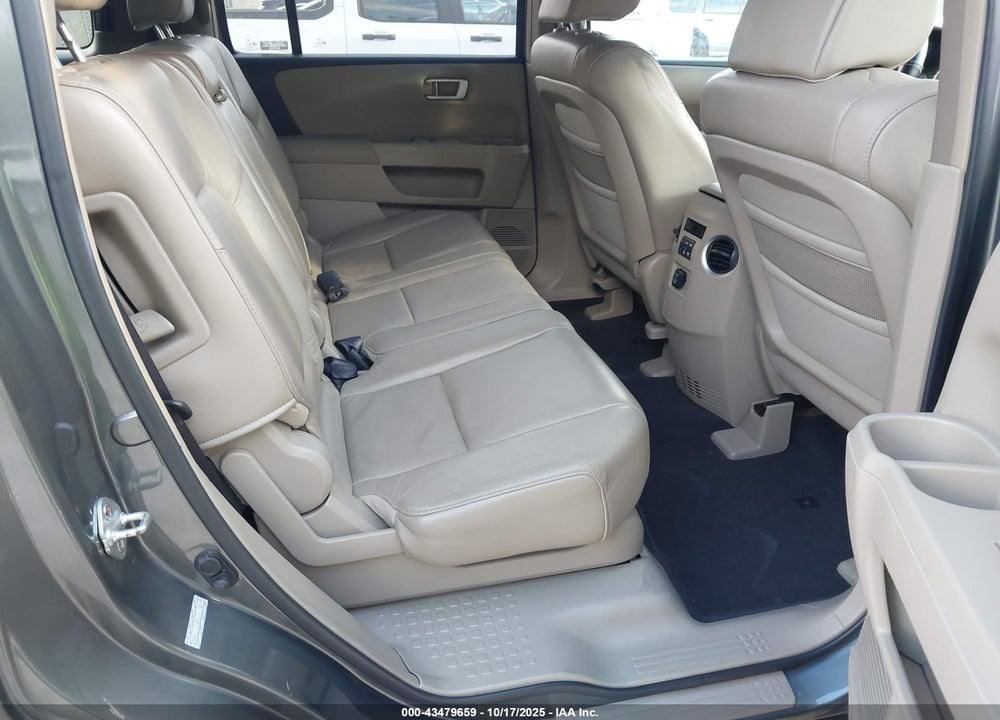 2009 HONDA PILOT EX-L VIN: 5FNYF385X9B013274