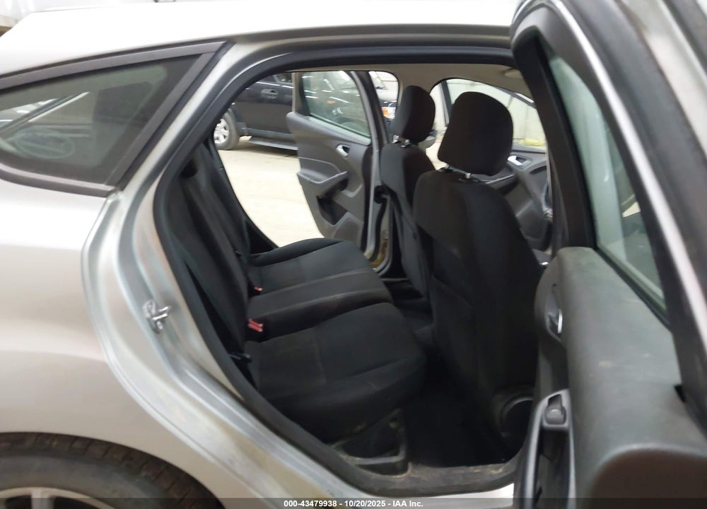 2016 FORD FOCUS VIN: 1FADP3K24GL355586