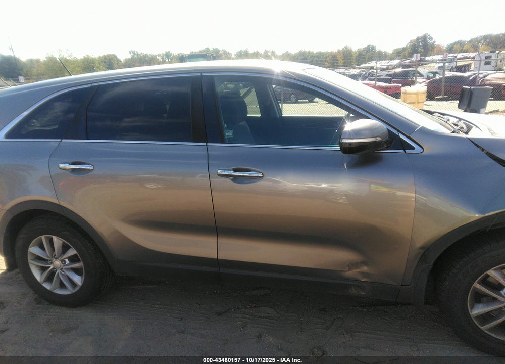 2016 KIA SORENTO VIN: 5XYPG4A31GG074882