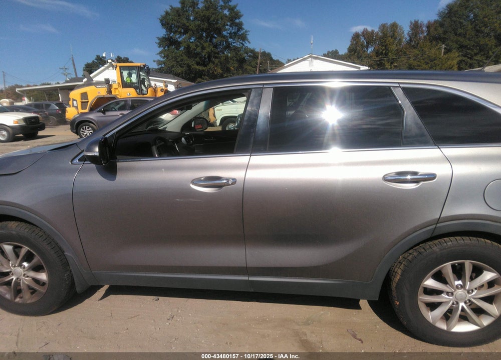 2016 KIA SORENTO VIN: 5XYPG4A31GG074882