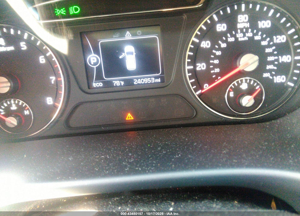 2016 KIA SORENTO VIN: 5XYPG4A31GG074882