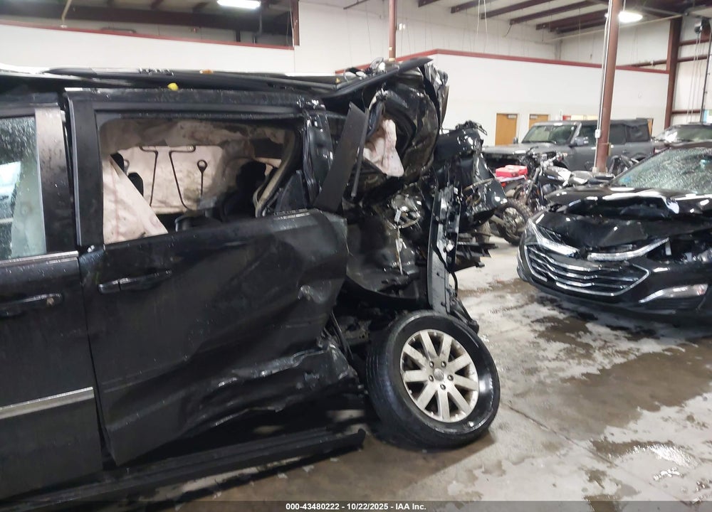 2015 CHRYSLER TOWN & COUNTRY TOURING VIN: 2C4RC1BGXFR522079