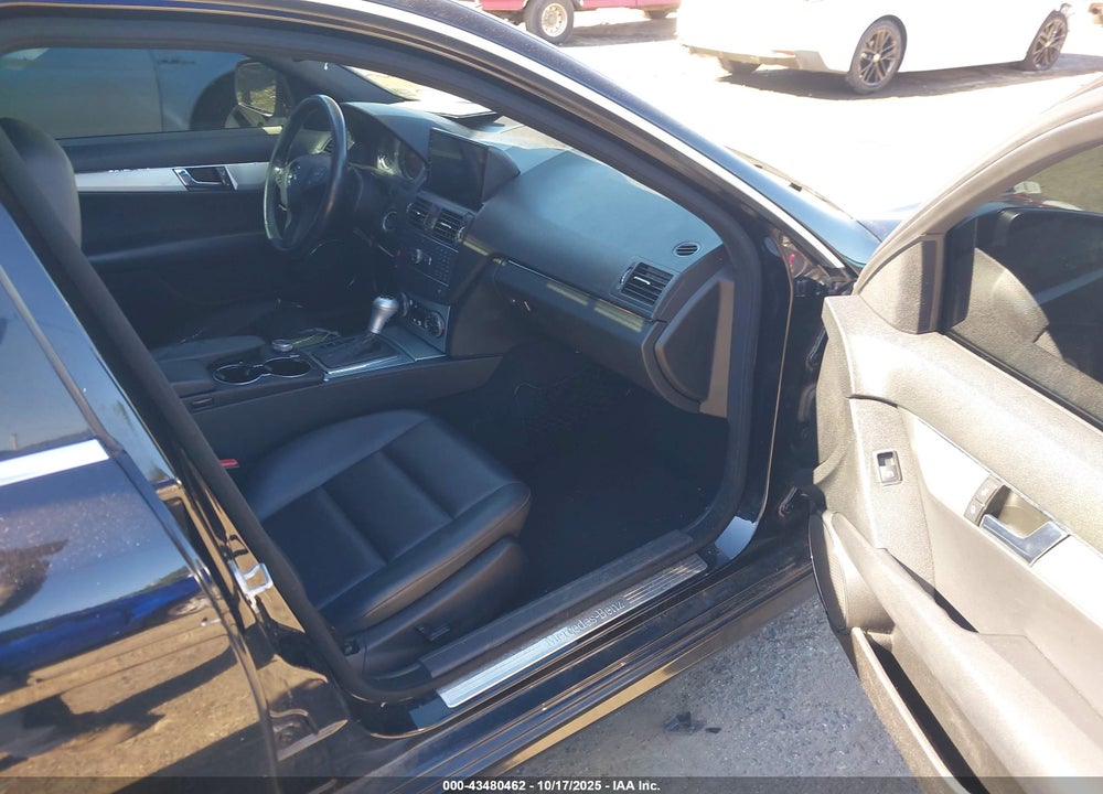 2008 MERCEDES-BENZ C CLASS VIN: WDDGF81X18F047818