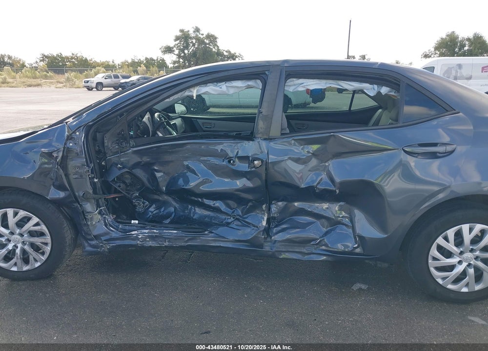 2018 TOYOTA COROLLA LE VIN: 5YFBURHE3JP749349