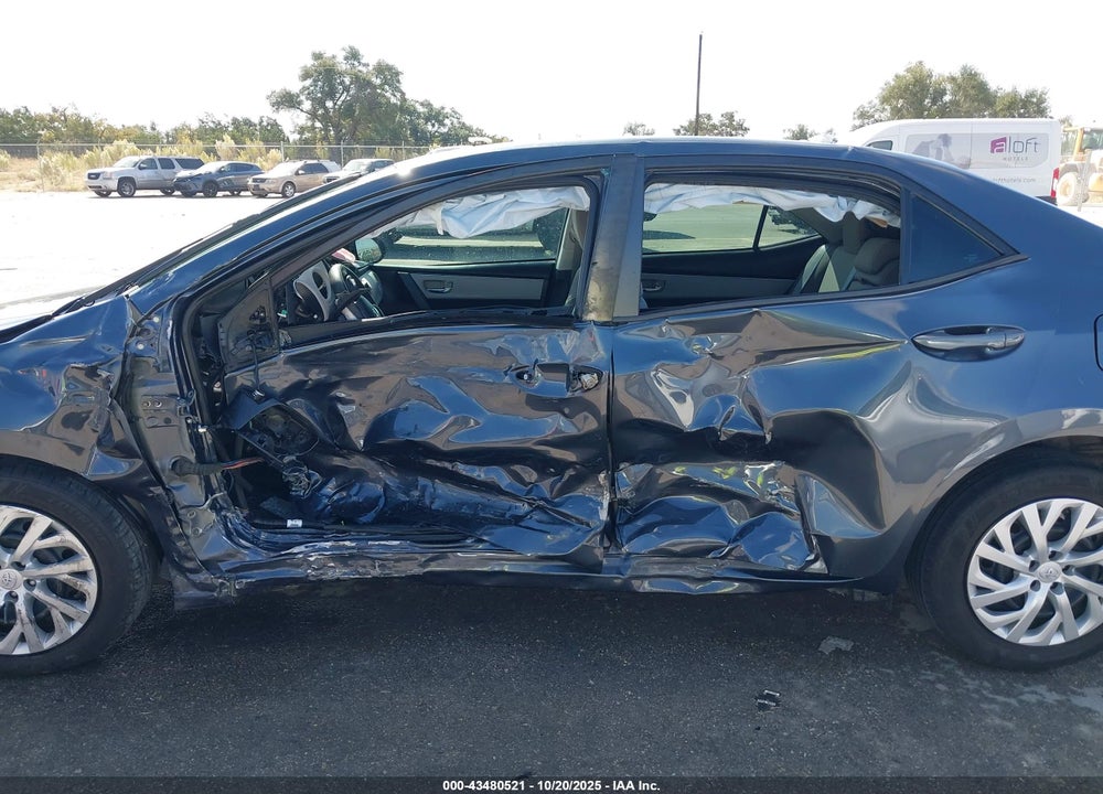 2018 TOYOTA COROLLA LE VIN: 5YFBURHE3JP749349