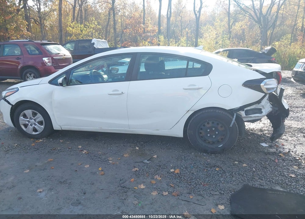 2017 KIA FORTE VIN: 3KPFK4A77HE091732