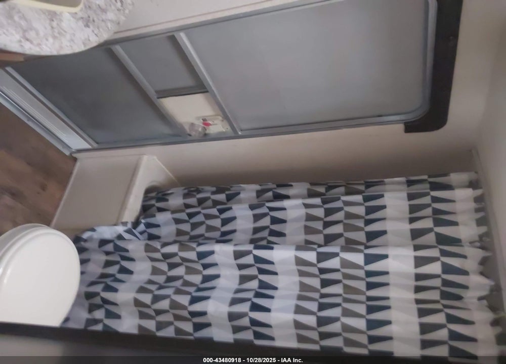 2018 FOREST RIVER WILDWOOD TRAVEL TRAILER VIN: 4X4TWDB2XJ7357870
