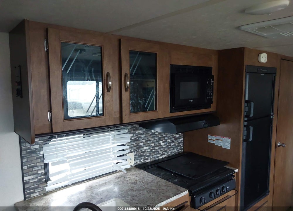 2018 FOREST RIVER WILDWOOD TRAVEL TRAILER VIN: 4X4TWDB2XJ7357870