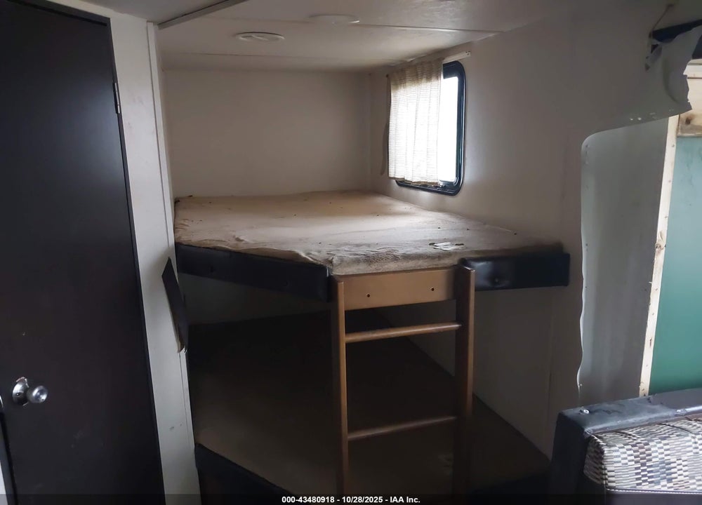 2018 FOREST RIVER WILDWOOD TRAVEL TRAILER VIN: 4X4TWDB2XJ7357870