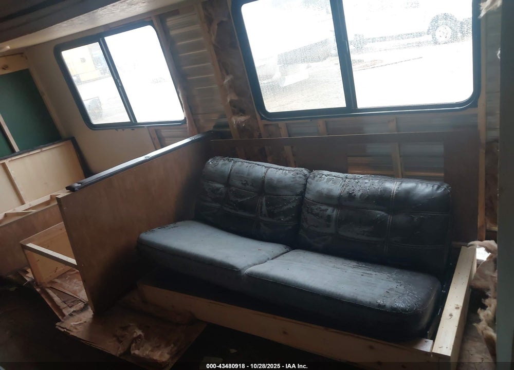 2018 FOREST RIVER WILDWOOD TRAVEL TRAILER VIN: 4X4TWDB2XJ7357870