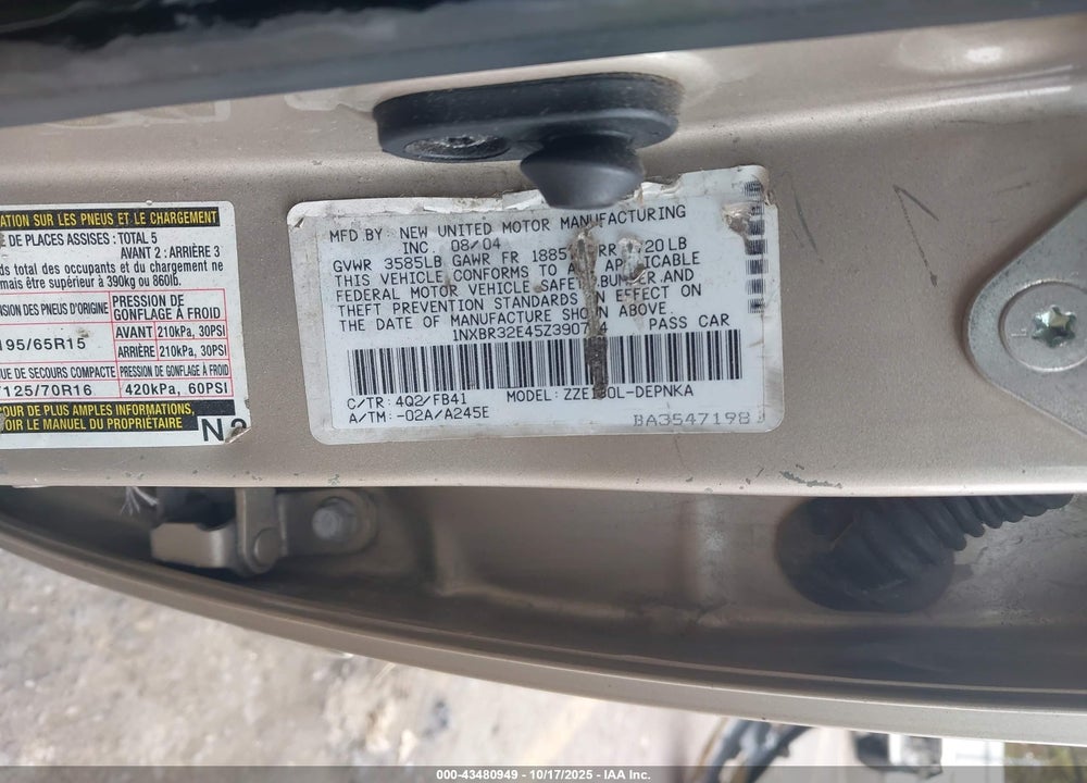 2005 TOYOTA COROLLA LE VIN: 1NXBR32E45Z390704