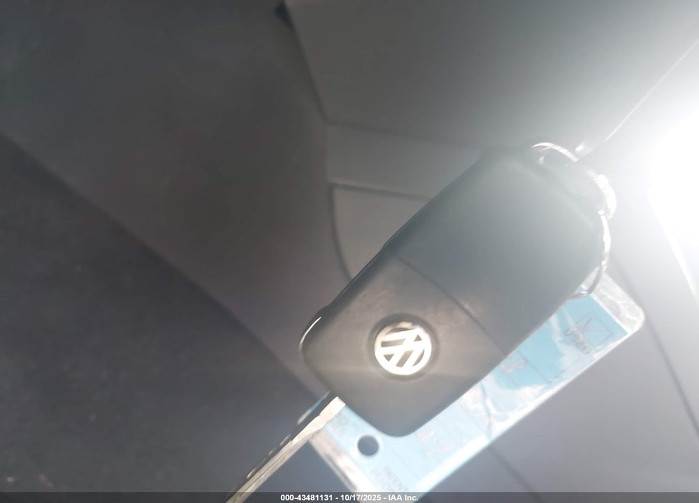 2018 VOLKSWAGEN JETTA VIN: 3VW2B7AJ3JM257295