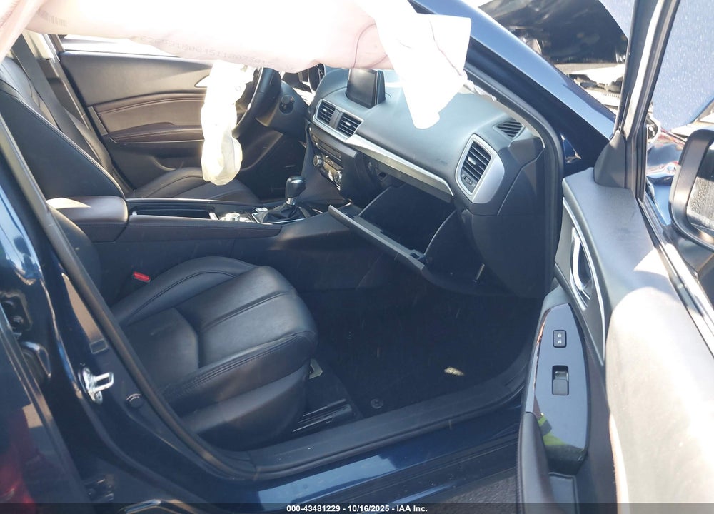 2018 MAZDA 3 TOURING VIN: 3MZBN1V36JM262913