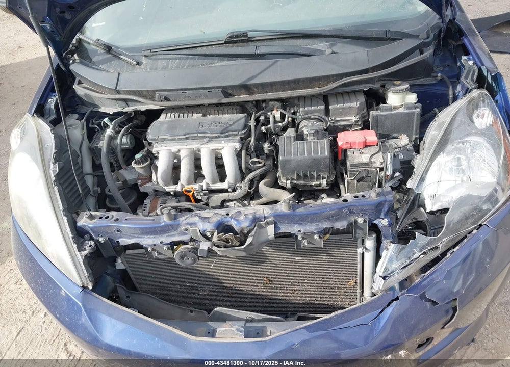 2013 HONDA FIT VIN: JHMGE8H51DC037995