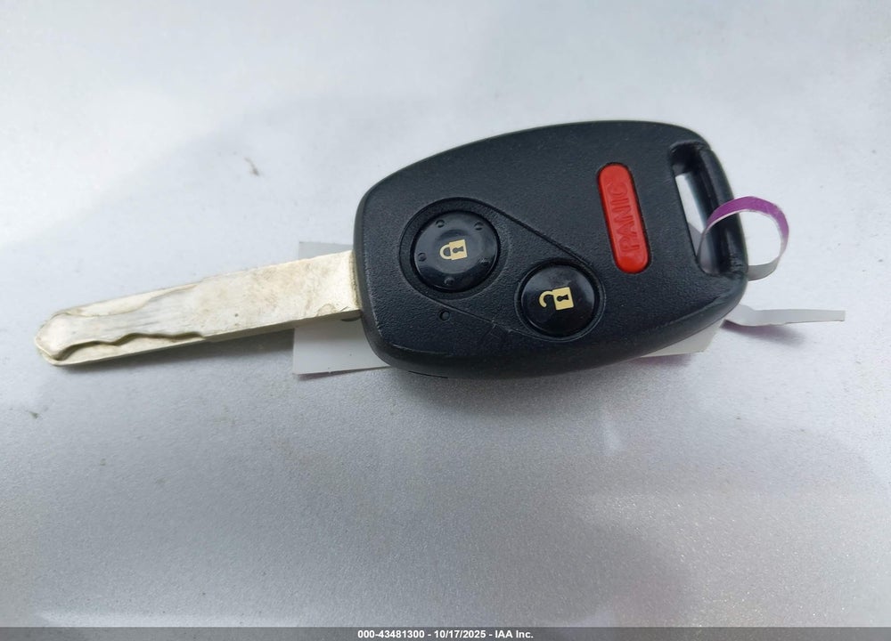 2013 HONDA FIT VIN: JHMGE8H51DC037995