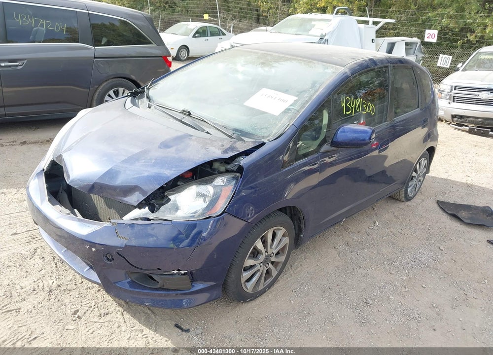 2013 HONDA FIT VIN: JHMGE8H51DC037995