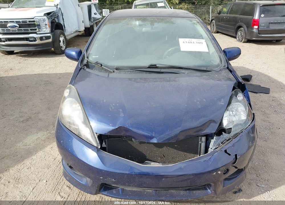 2013 HONDA FIT VIN: JHMGE8H51DC037995