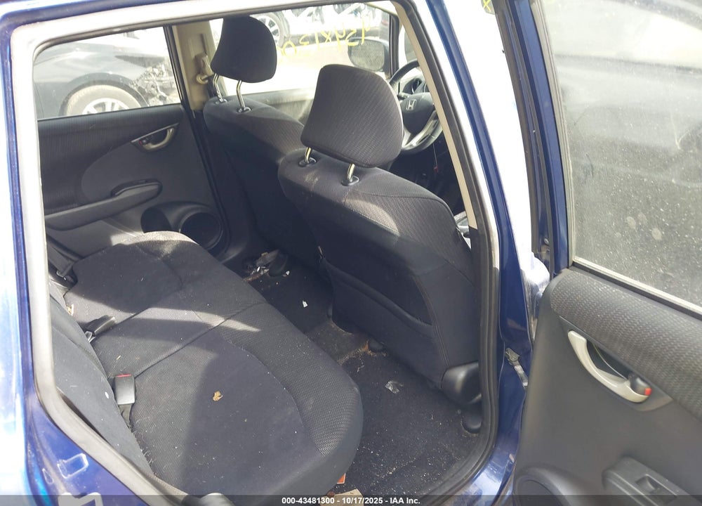 2013 HONDA FIT VIN: JHMGE8H51DC037995