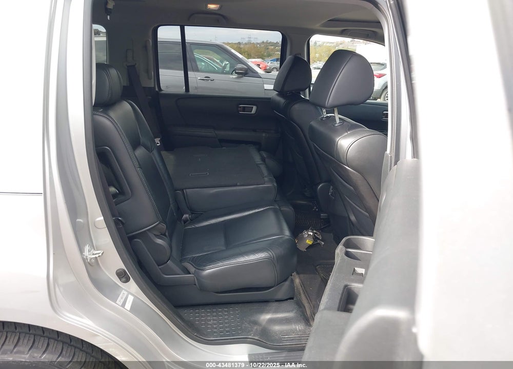 2011 HONDA PILOT VIN: 5FNYF4H50BB042987