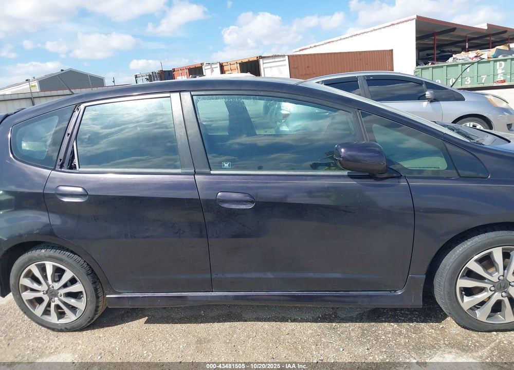 2013 HONDA FIT SPORT VIN: JHMGE8H50DC044114