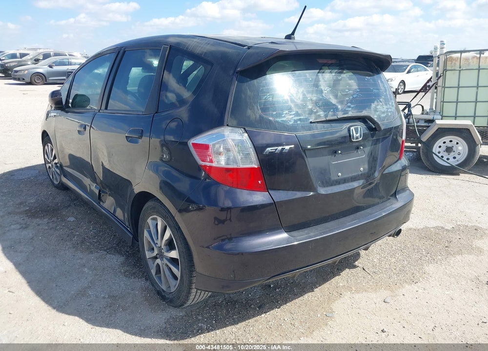 2013 HONDA FIT SPORT VIN: JHMGE8H50DC044114