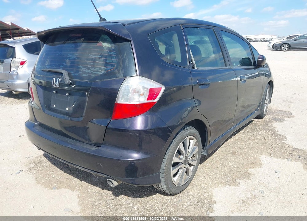 2013 HONDA FIT SPORT VIN: JHMGE8H50DC044114