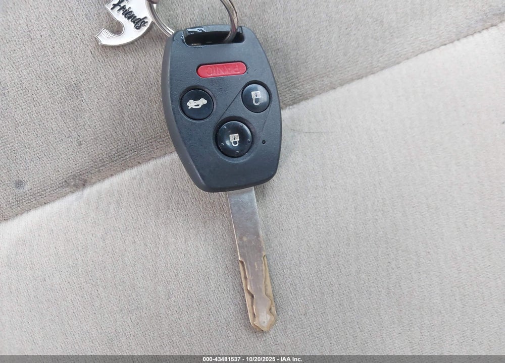 2006 HONDA CIVIC VIN: 1HGFA16856L087235