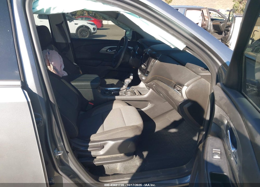 2021 CHEVROLET TRAVERSE FWD LS VIN: 1GNERFKW4MJ109388