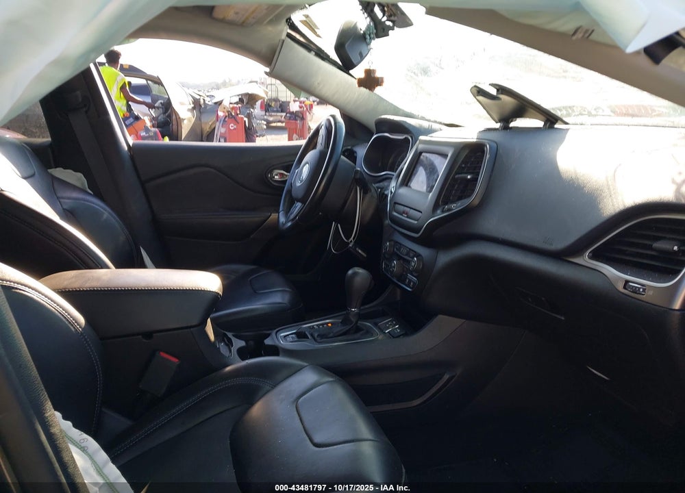 2019 JEEP CHEROKEE VIN: 1C4PJLLBXKD275364